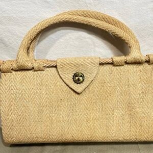 Woven Straw Top-Handle Bag in Beige - Great condition! Vintage 1960-70s.